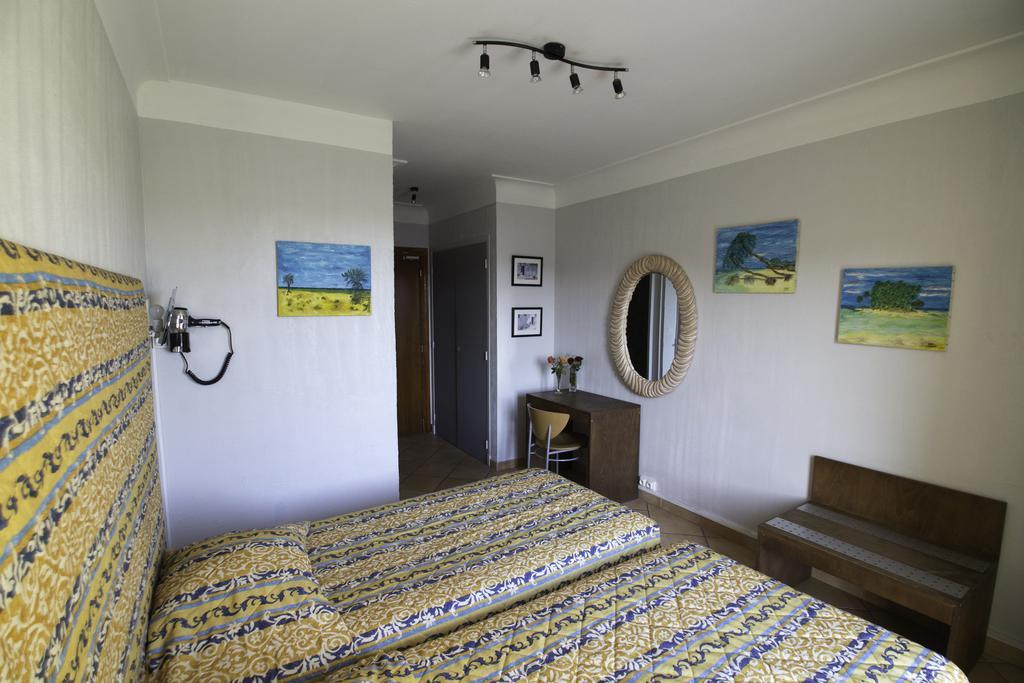 Albergo Hotel Saint-Laurent-du-Var Buitenkant foto