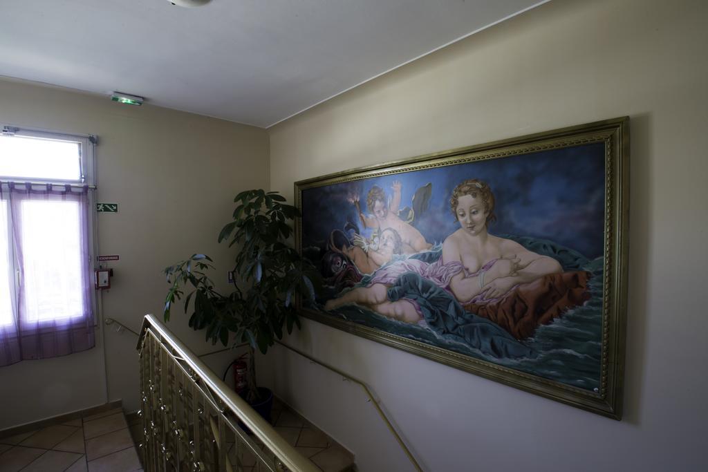 Albergo Hotel Saint-Laurent-du-Var Buitenkant foto